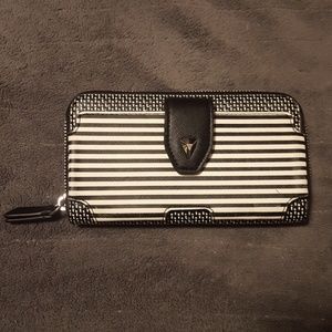 Stella and Dot Madison Tech Wallet